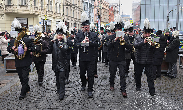OBRAZEM: Poslední Zdař Bůh. Ostravou prošel průvod horníků, při mši se smutnilo