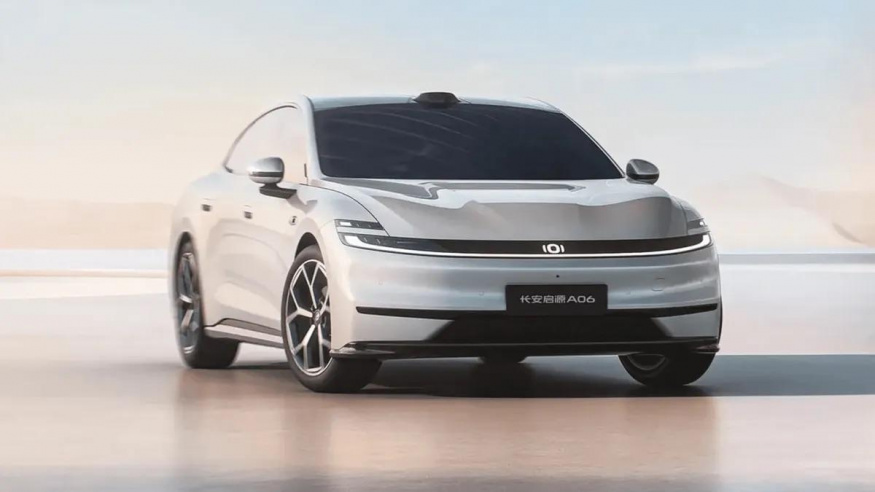 První elektromobil se sodíkovou baterií zvládne nemožné. Funguje i při -50 °C