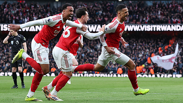 ONLINE: Chelsea srovnává šlágr s Arsenalem. United otáčeli, Tottenham padl