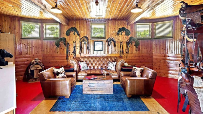 OBRAZEM: Tady se děla ta největší zvěrstva. Epsteinův ranč hrůzy konečně prohledávají