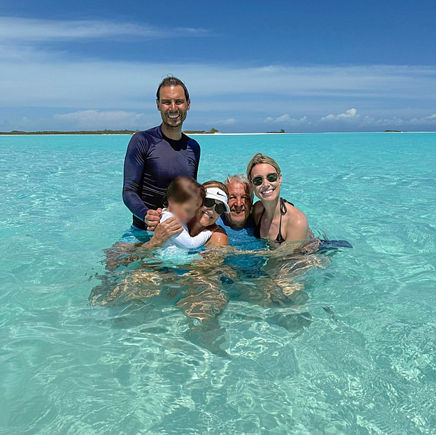 Nadal si užívá život po kariéře. Fanouškům ukázal snímky z rodinné dovolené