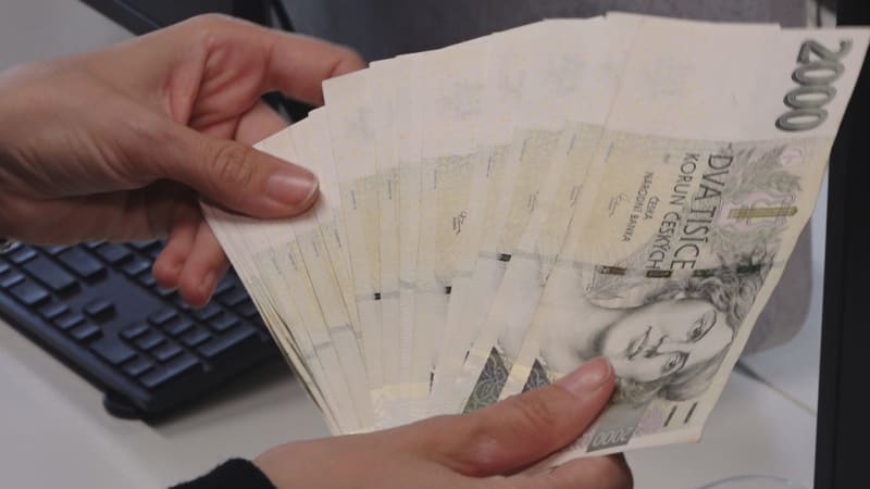 Kolik v Česku stačí na důstojný život? Experti to spočítali, většina pracujících vydělá míň