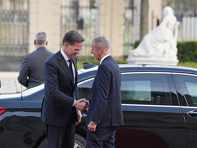 Naše obranyschopnost je vládní priorita, řekl Babiš po schůzce s Ruttem