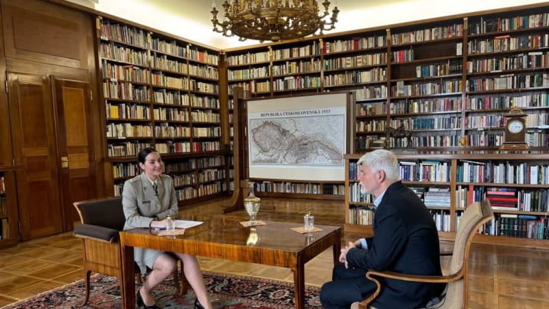 Armáda zveřejnila „tajný“ rozhovor s prezidentem Pavlem. Do vydání zasáhlo ministerstvo