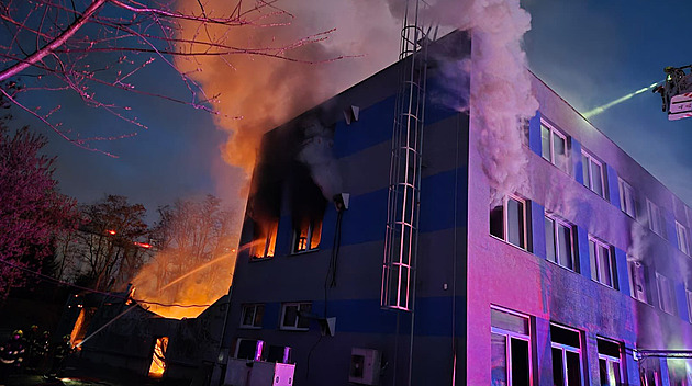 Skupina žhářů zveřejnila údajné tajné dokumenty z pardubické haly, vyhrožuje dalším