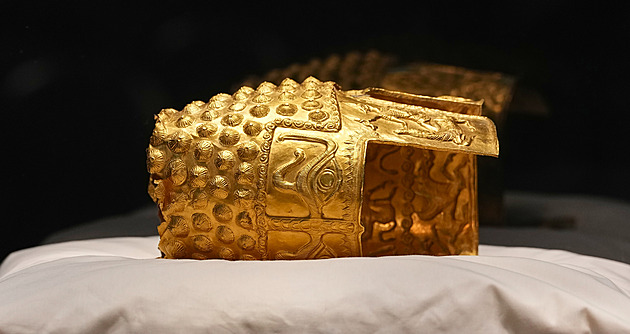 Půjčili ji do Nizozemska, tam ji ukradli. Vzácná přilba se nyní vrátila do Rumunska