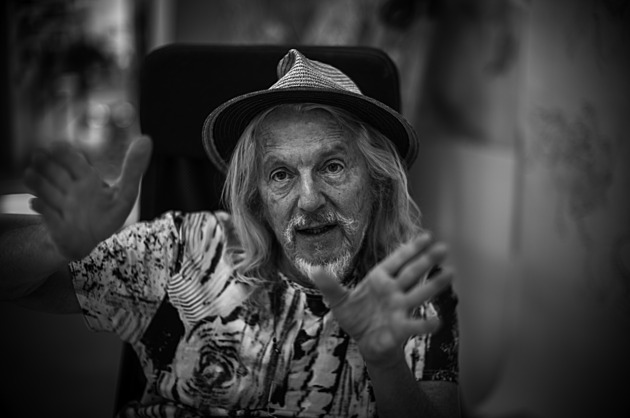 Padělky slavných autorů prodával za miliony. Nyní u nás vystavuje vlastní práci