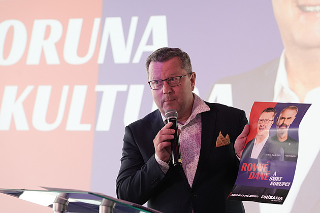 Europoslanec Staněk, který nahradil Turka, končí v hnutí Přísaha