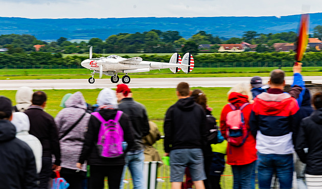 Aviatická pouť láká na stíhačku Typhoone i Šonkovu akrobacii