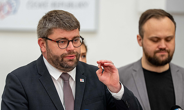 Vláda si otevírá cestu ke schodku na příští rok přes 400 miliard korun, řekl Jakob