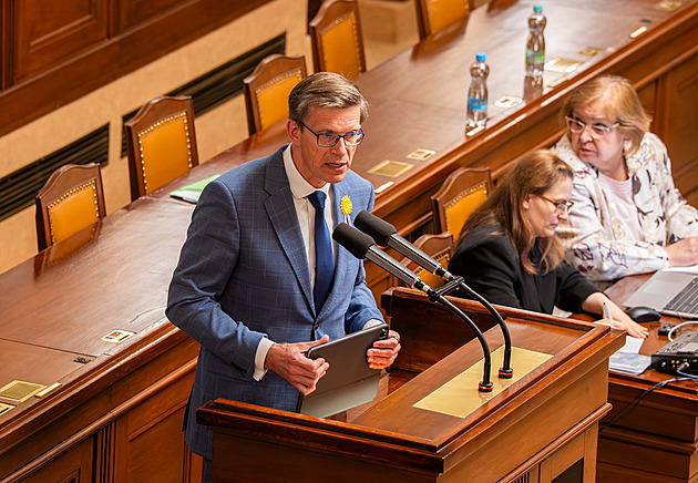 Poslanci řeší rozpočtovou novelu. Smrtící elixír, varuje Kupka a hrozí stížností