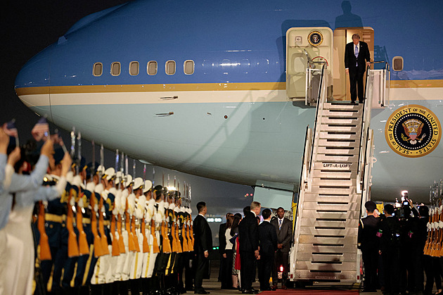 ANALÝZA: Trump a Si u jednoho stolu. Jenže vlastně jich tam v Pekingu sedí víc