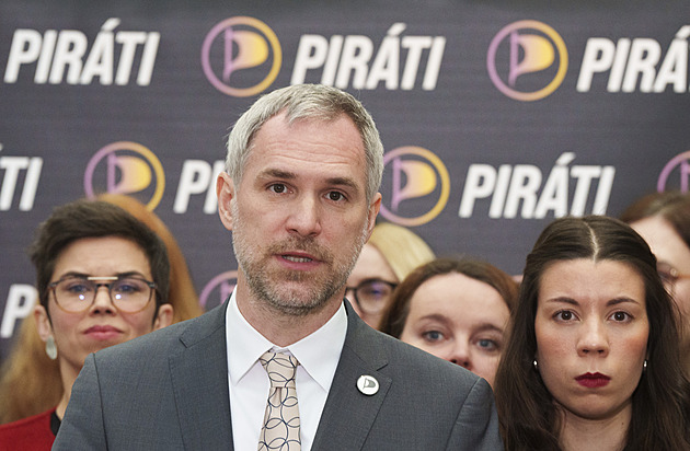 Piráti v kampani sázejí na téma bydlení. Ať to tu žije, je jejich volební heslo