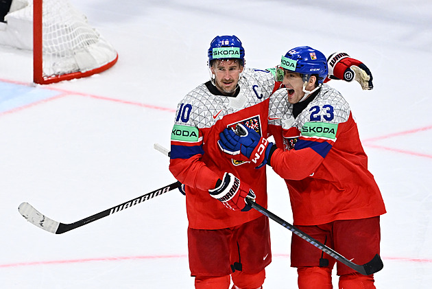 ONLINE: Česko - Slovensko 3:2. Soupeř tlačí na bránu, Kořenář kryje Hrivíkovu střelu