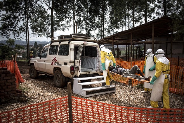 „Ebolu si vymysleli běloši.“  V konžské válce s epidemií se otevřela druhá fronta
