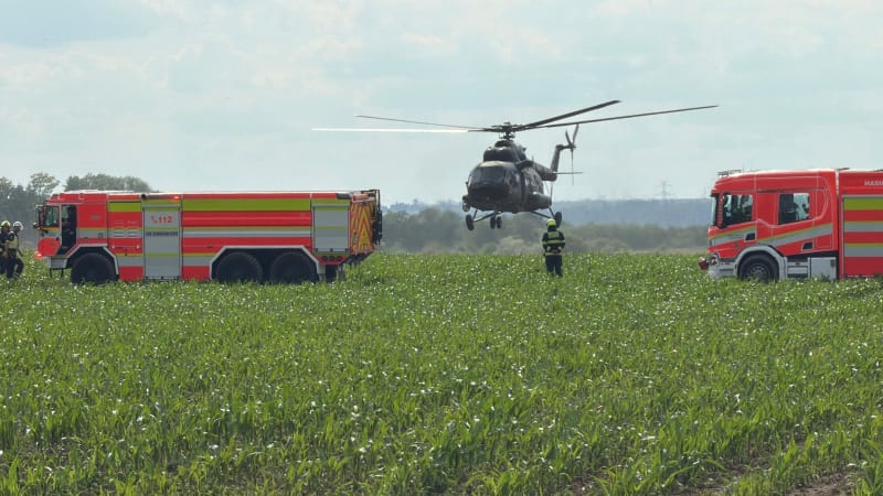 Na okraji Prahy havarovalo letadlo: Zemřeli dva lidé