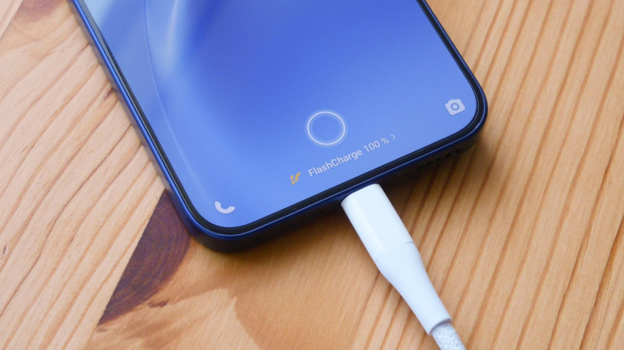 Vivo V70 FE má masivní 7000mAh baterii: otestovali jsme, jak dlouho vydrží a jak rychle se nabíjí