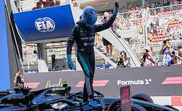 Kvalifikaci F1 v Barceloně vyhrál Russell, Antonelli dojel třetí. Leclerc havaroval