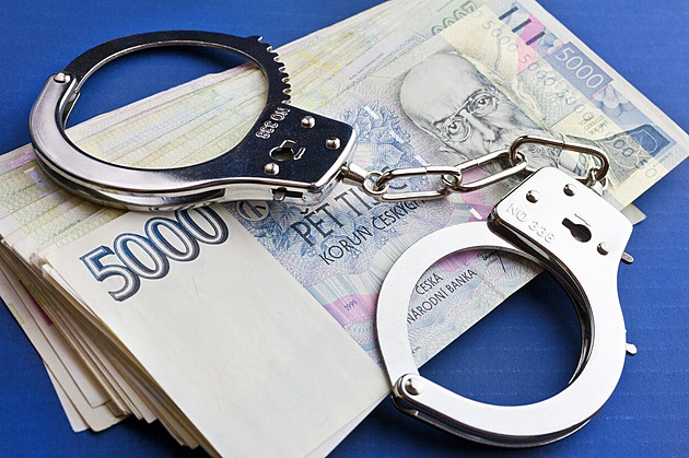Brali milionové dotace na školení, některá se vůbec nekonala, viní policie 18 lidí