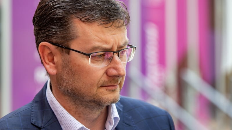 Hledaný primátor Wolf vzkazuje policii: Jsem na dovolené. Pátrání přesto pokračuje