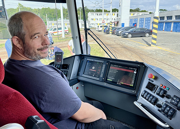 Už žádné pády cestujících. Na Mostecku vyrazí na koleje nejmodernější tramvaje