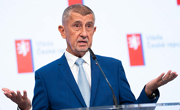 Vláda nedokáže důvěryhodně obhájit, proč Pavel na summit NATO neletí, říkají experti