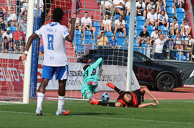 ONLINE: Baník - Slavia 0:3, dva góly po jeho rozích, pak Sadílek sám skóruje