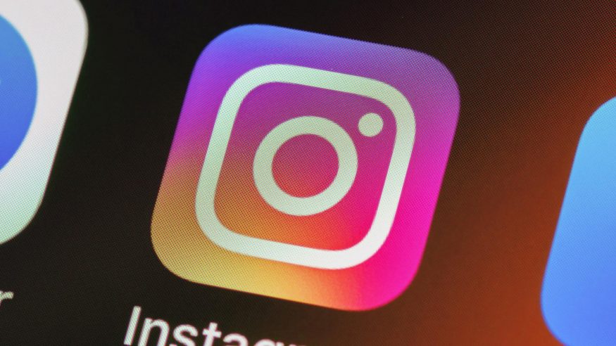 Instagram mění po 10 letech logo. Uživatelé si z nové podoby dělají legraci
