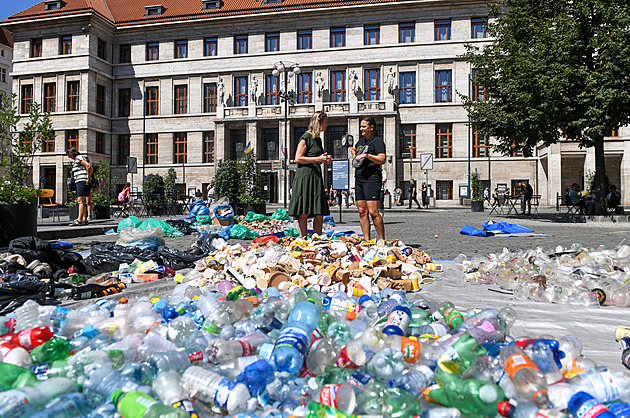 Samé PETky i mrtvá kachna. Analýza košů v centru Prahy naznačila možná opatření