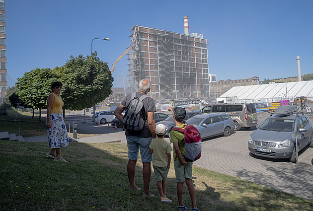 Demolice torza jako atrakce. Lidé do Zlína jezdí i z dálky, na nebezpečí často nedbají